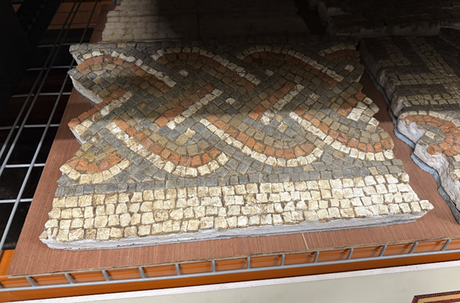 A stone floor with a pattern

AI-generated content may be incorrect.